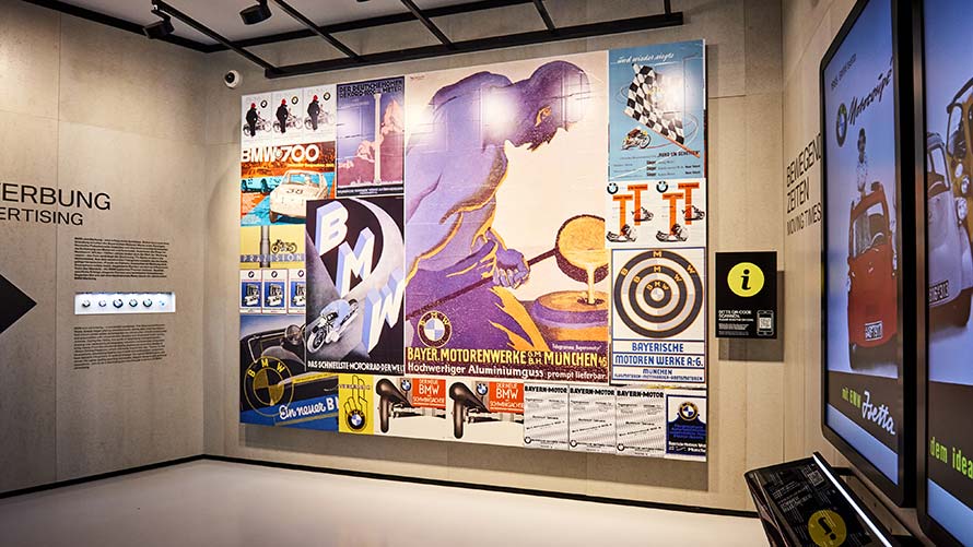 BMW Werbekampagnen Im BMW Museum ausgestellte Print-Werbekampagnen aus früheren Jahren