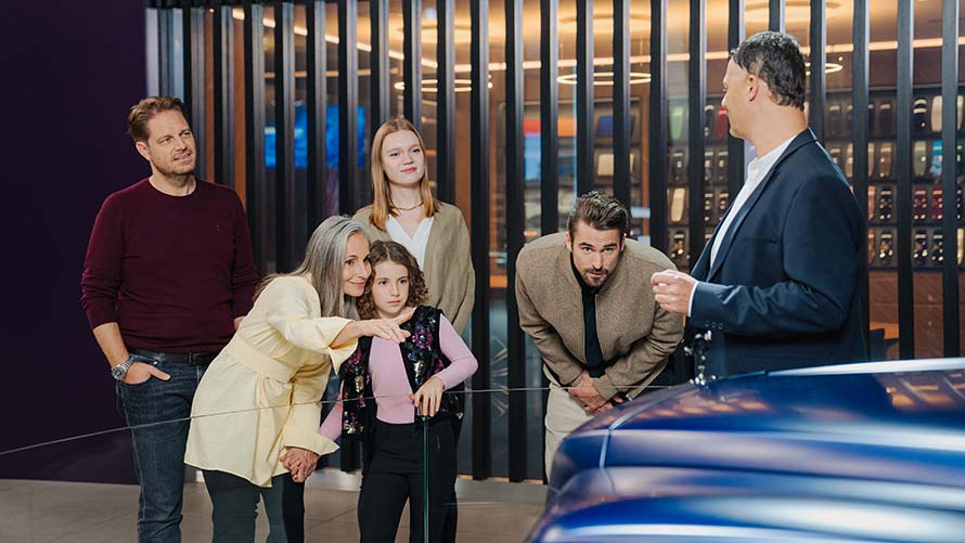 Group tour of BMW Welt