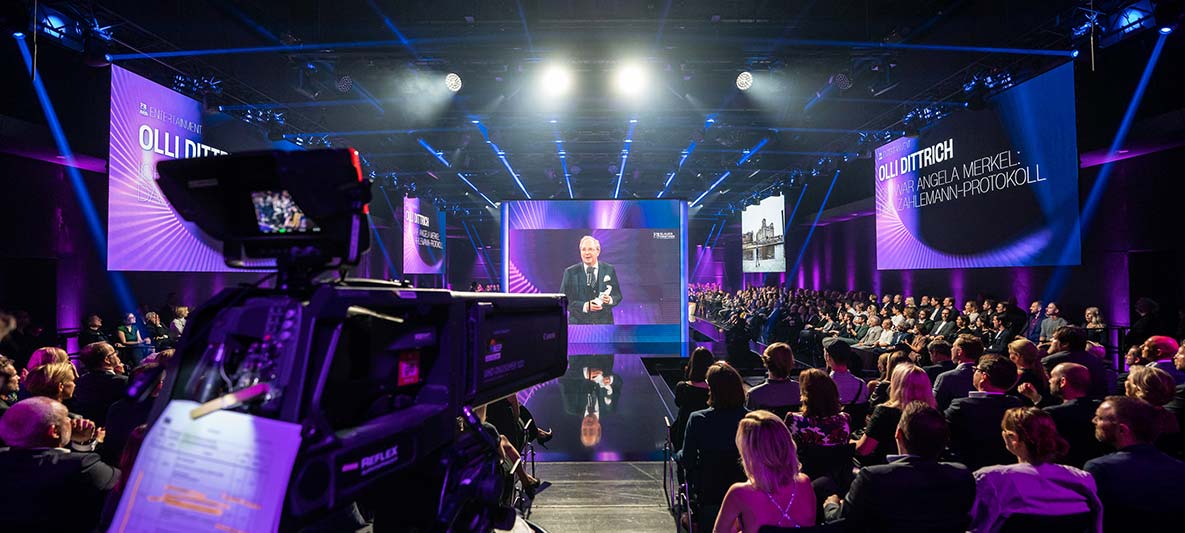 BLAUER PANTHER 2022 In der BMW Welt präsentierte sich der Bayerische Filmpreis 2022 erstmalig unter neuem Namen „Blauer Panther – TV- & Streaming-Award“ mit neuem Konzept.