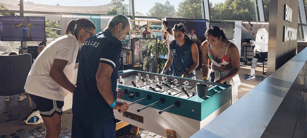 ADIDAS ATHLETES BASE Während der European Championships Munich 2022 diente die Biker's Lodge der BMW Welt als Adidas Athletes Base.