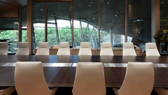 Konferenztechnik Konferenzpanel zur Steuerung der Technik im Konferenzraum des BMW Welt Business Club