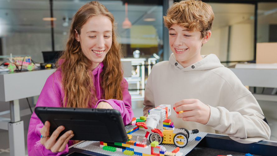 Class and group workshops Two young people create a Lego model together in a workshop at BMW Welt