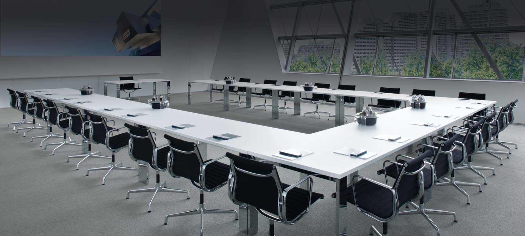 BMW Welt Business Center Großer Meetingraum mit Fensterfront im BMW Welt Business Center